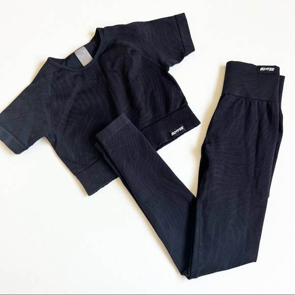 Oh Polly Pants - Bo + Tee Power Play Legging INSTINCT Zebra Seamless Short Sleeve Crop Top Black